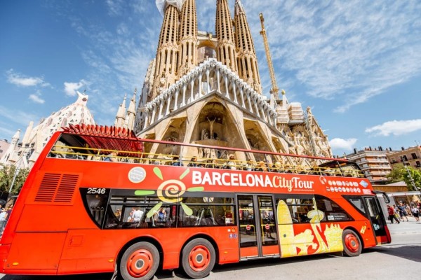 bus-tour-barcelona-shutterstock_738101764-1024x683